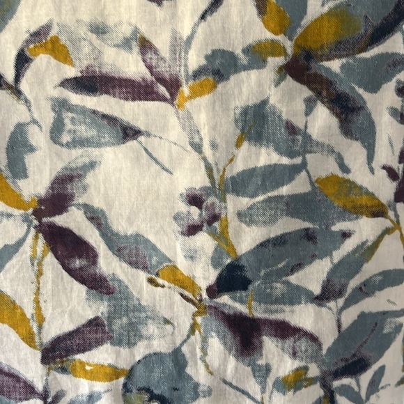 Elsie & Zoey 3/4 sleeved long floral top. Size Medium but runs small. NWT - Picture 7 of 10